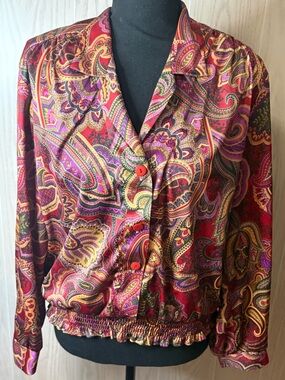 Vintage 80’s Women's Red Paisley Button-Front Blouse Medium Cinched Waist